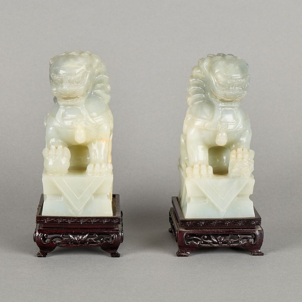 Lot 298: 2 Carved Foo Dog Shishi Lion Figurines