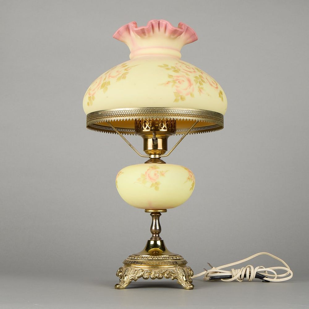 Lot 414: Fenton Burmese Custard Glass Table Lamp