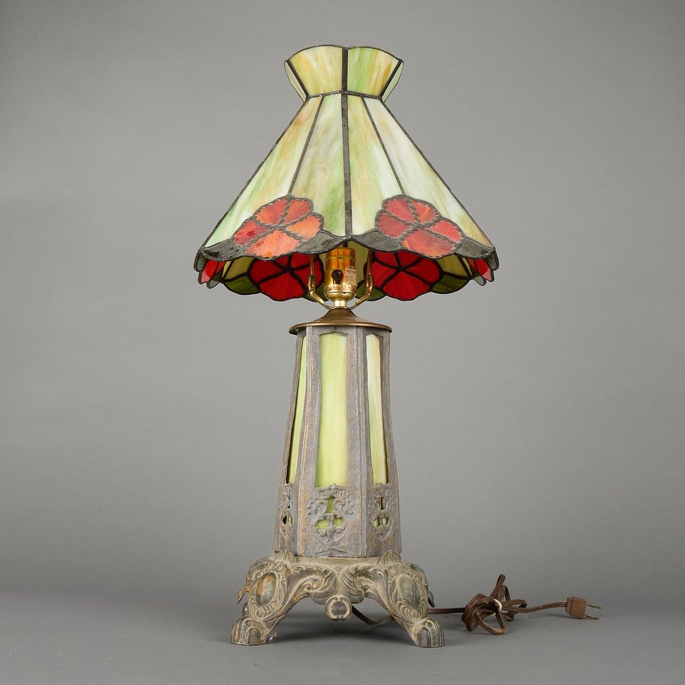Lot 415: Arts & Crafts Leaded & Stained Glass Lamp