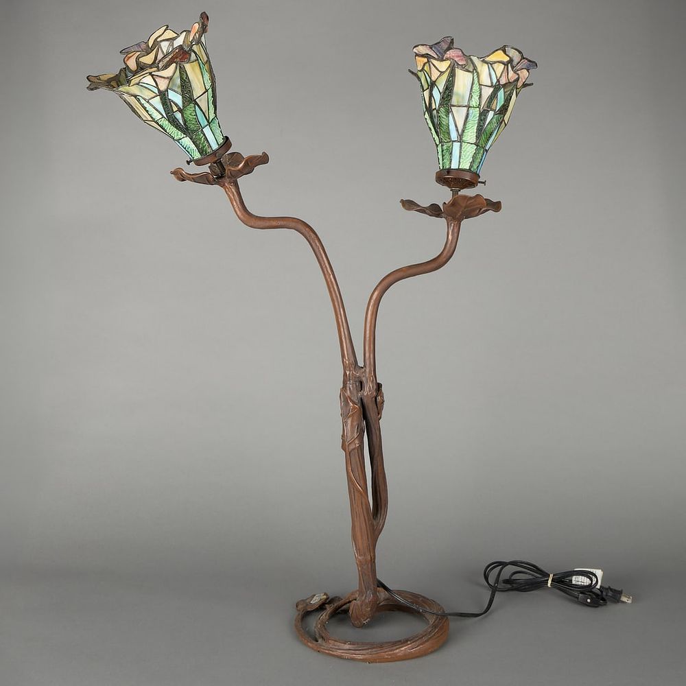Lot 416: Tiffany-Style 2-Shade Leaded & Stained Glass Lamp