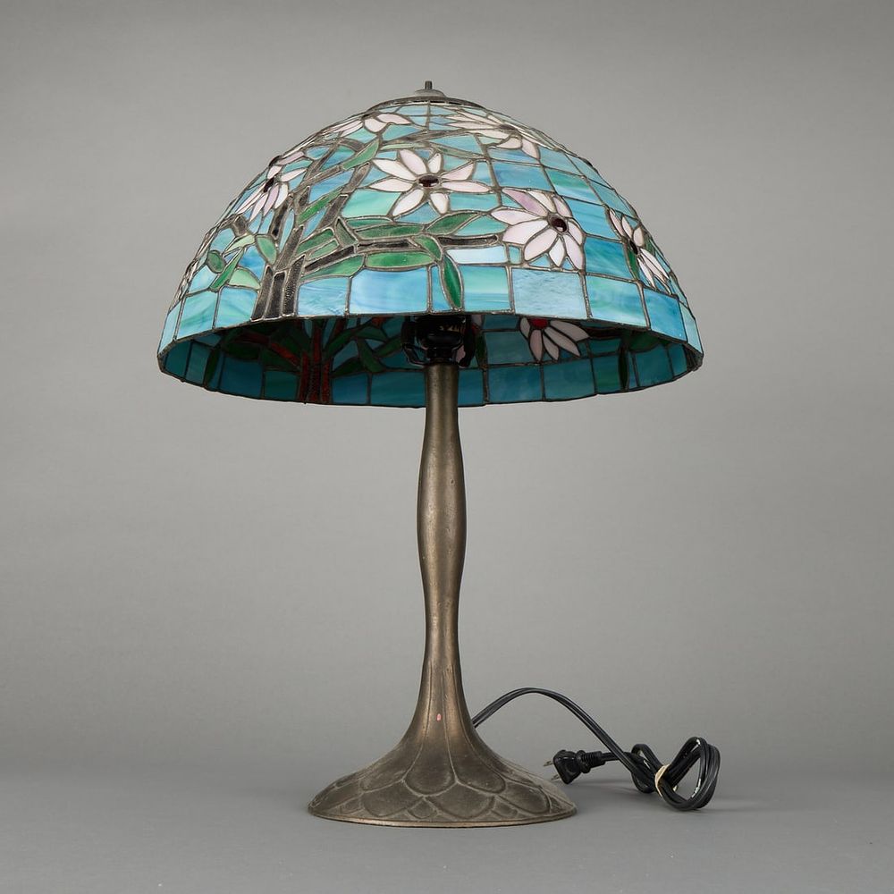 Lot 417: Tiffany-Style Stained Leaded Glass Table Lamp