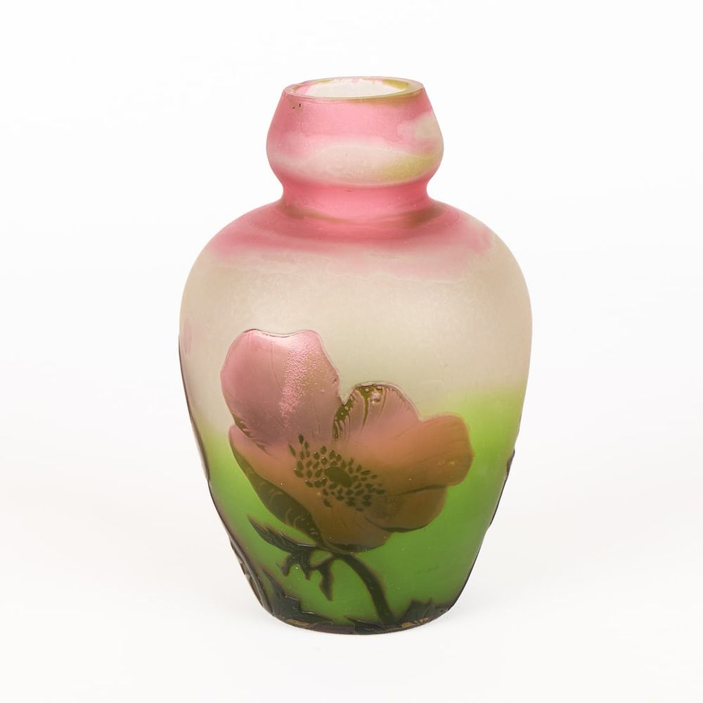 Lot 440: Andre Delatte French Poppies Cameo Glass Vase