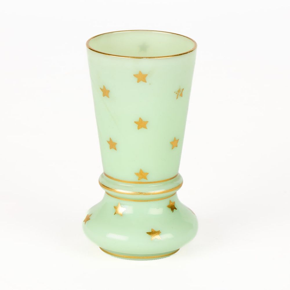 Lot 448: Portieux Vallerysthal Opaline Glass Vase