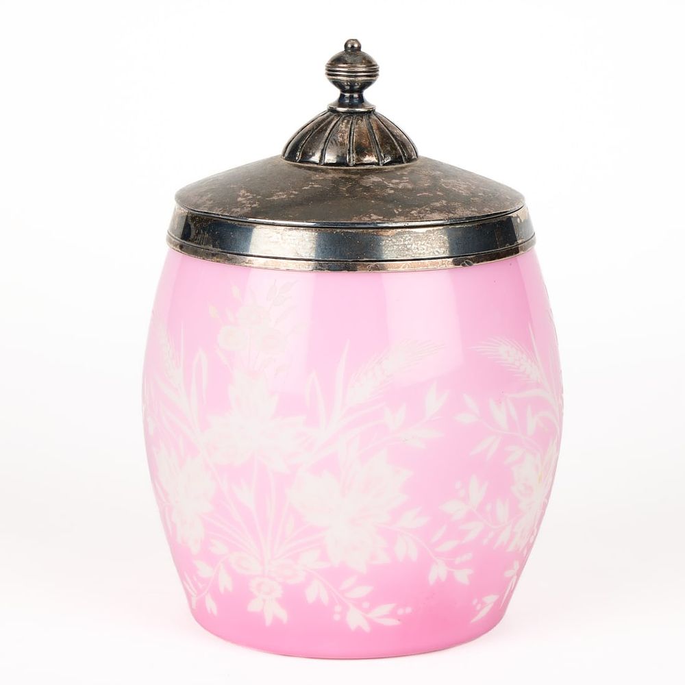 Lot 449: Victorian Etched Glass Biscuit Jar
