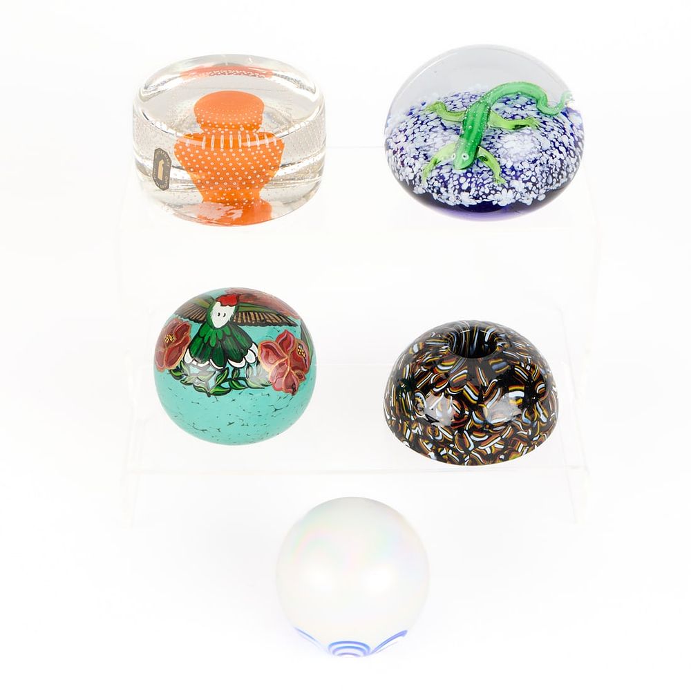 Lot 467: 5 Art Glass Paperweights