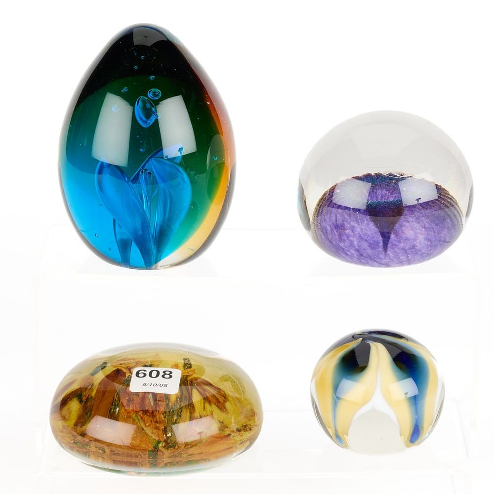 Lot 468: 4 Art Glass Paperweights