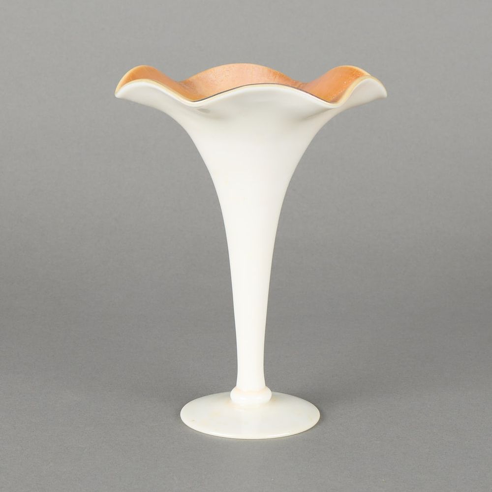 Lot 473: Steuben Art Glass "Gold Aurene" Vase