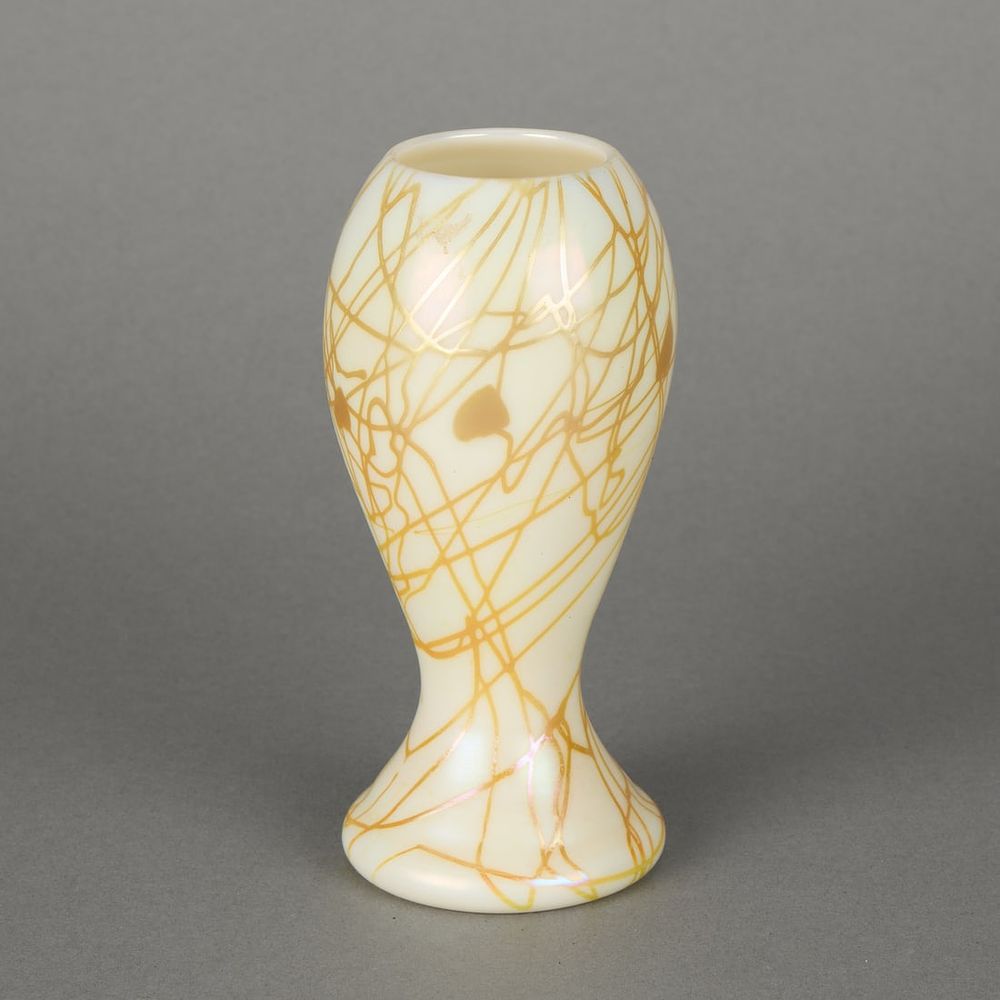Lot 477: Steuben Alabaster & Gold "Heart & Vine" Glass Vase