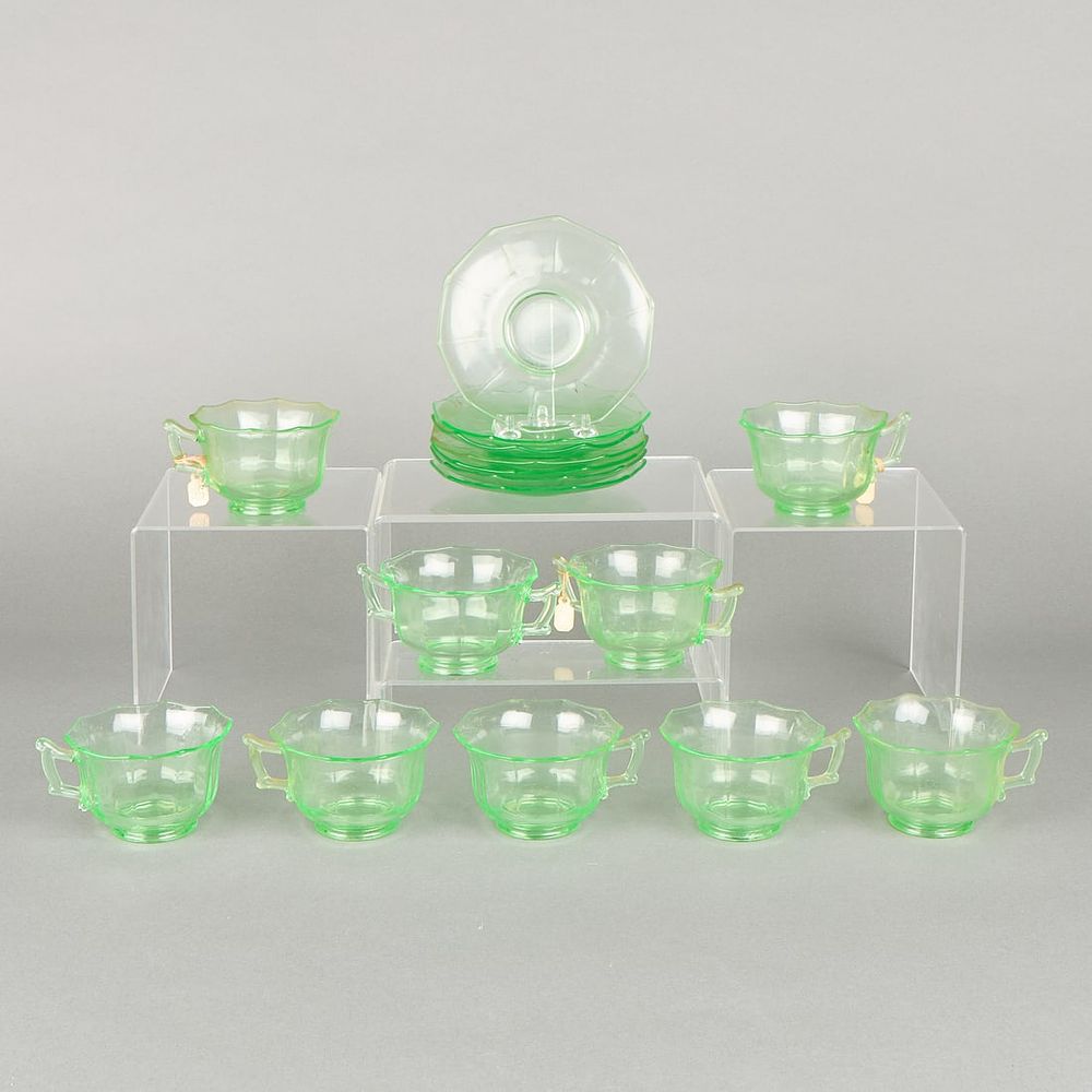 Lot 487: 16 Pc Vintage Uranium Vaseline Glass Tea Set