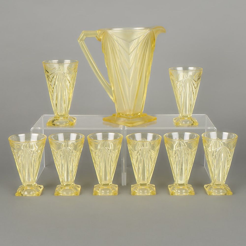 Lot 488: Set 9 Indiana Glass "Pyramid" Pitcher & Tumblers