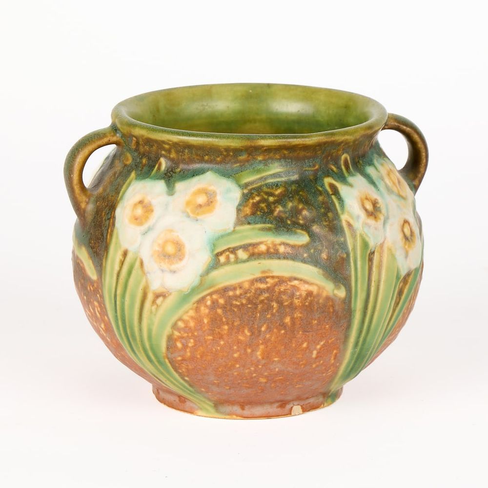 Lot 517: Roseville Art Pottery "Jonquil" Daffodil Vase