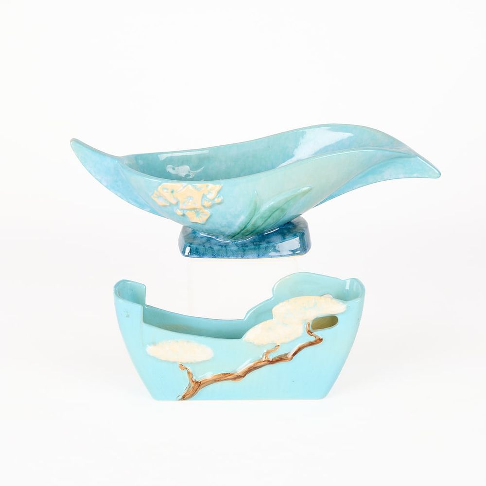 Lot 522: 2 Roseville Pottery "Ming Tree" & "Wincraft" Vessels