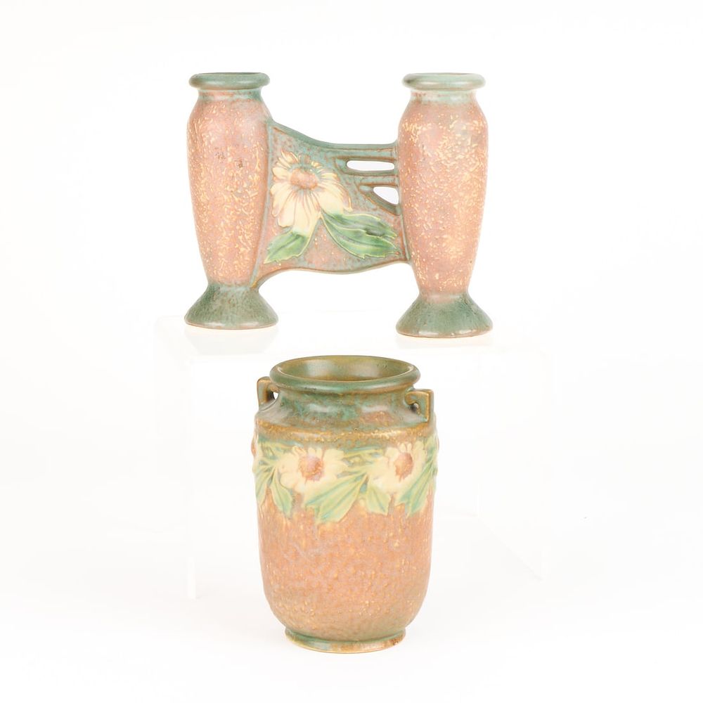 Lot 531: 2 Roseville Art Pottery "Dahlrose" Vessels