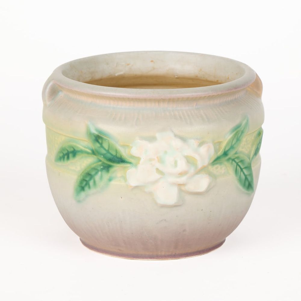 Lot 550: Roseville Art Pottery Grey "Gardenia" Vase