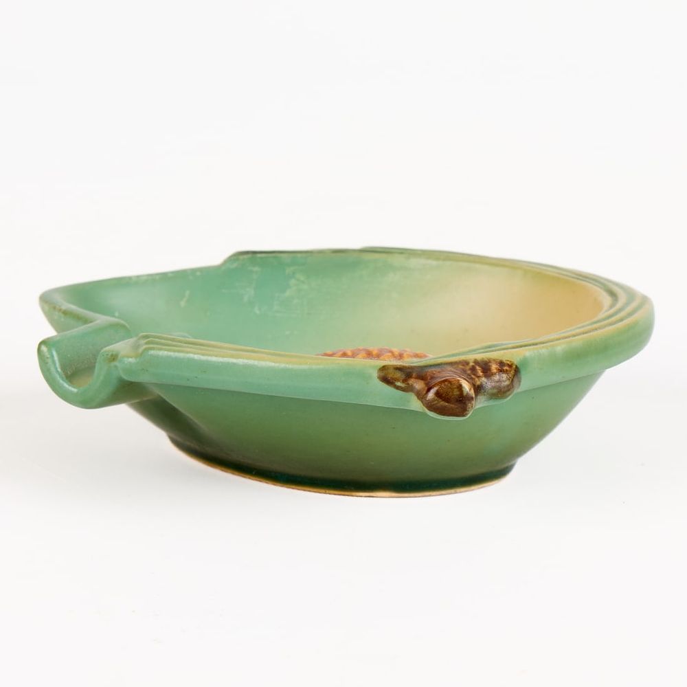 Lot 554: Roseville Pottery Green "Pinecone" Ashtray