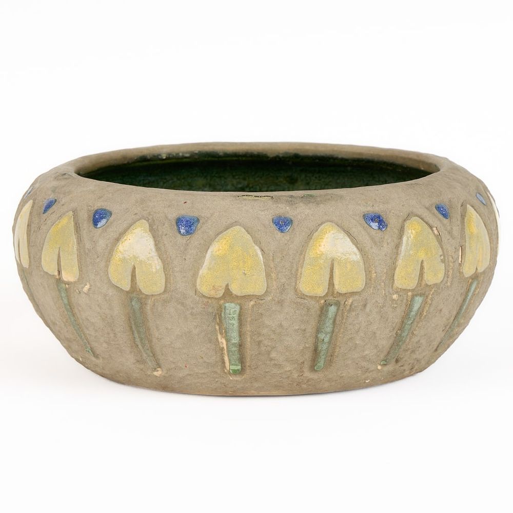 Lot 561: Roseville Art Pottery "Mostique" Arrow Low Bowl