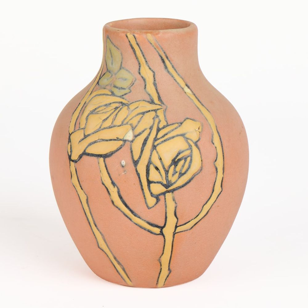 Lot 595: Weller Art Pottery Etched Matte "Floretta" Vase