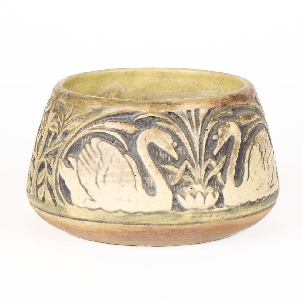 Lot 605: Weller Art Pottery Ceramic "Knifewood" Swan Bowl