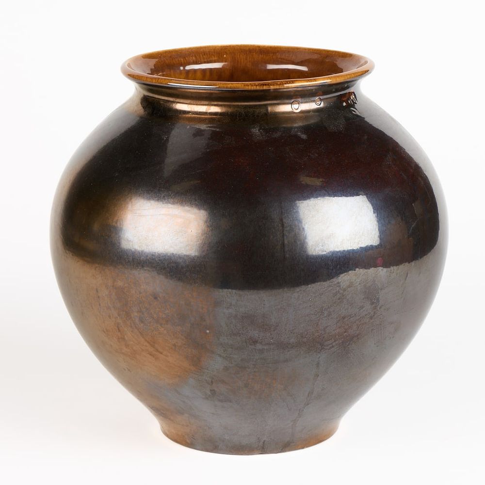 Lot 612: Lrg Red Wing Art Pottery "918" Metallic Bronze Glaze Pot