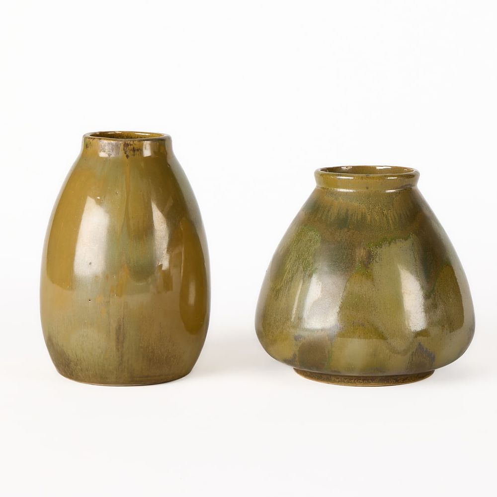 Lot 613: 2 Red Wing Pottery "Nokomis" Tea Dust Glaze Vases