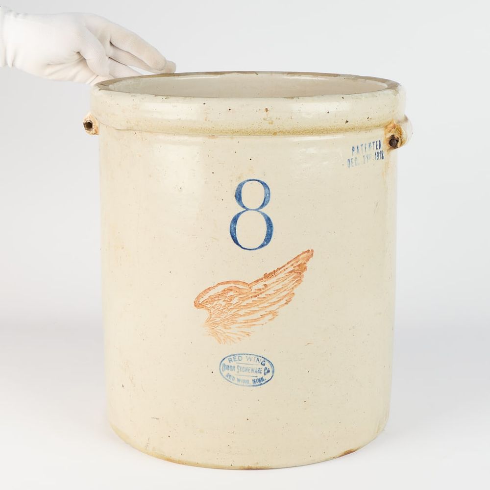 Lot 615: Antique Red Wing Stoneware Co. 8-Gallon Crock