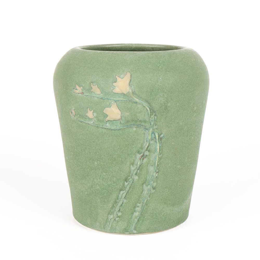 Lot 641: Frederick & Jemsek Jemerick Pottery Matte Green Vase