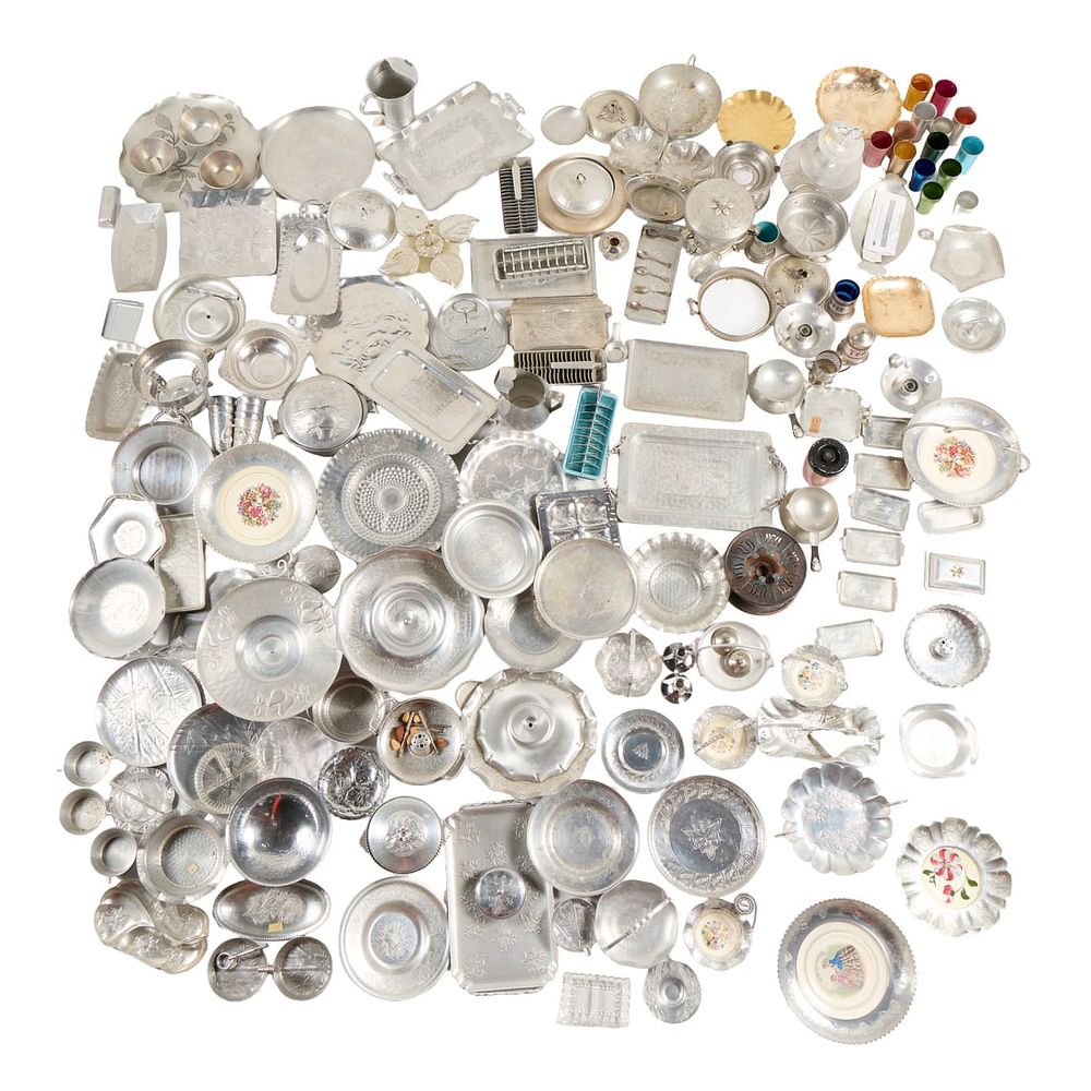 Lot 714: Lrg Grp Assorted Aluminum Dishes