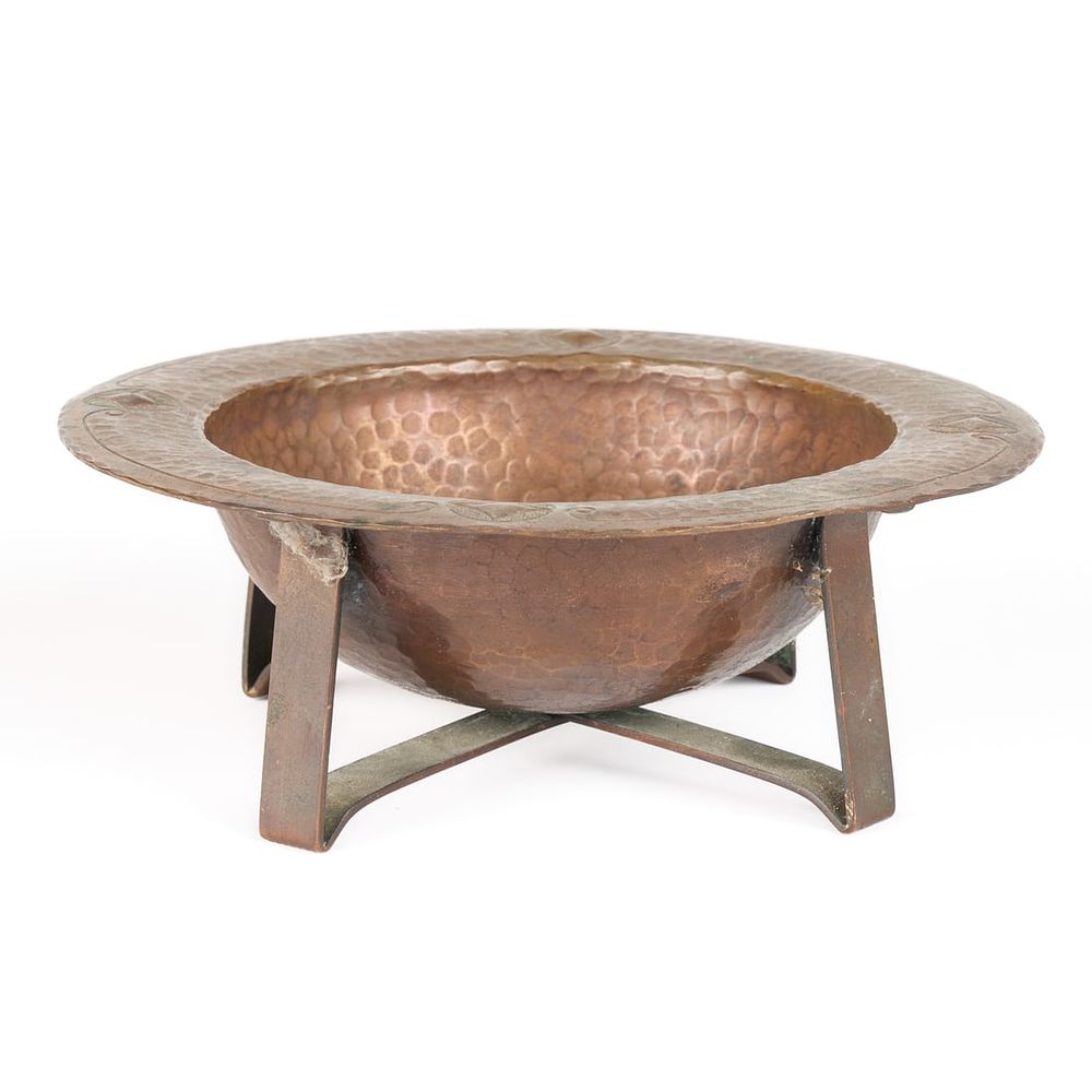 Lot 725: Craftsman Studios Arts & Crafts Hammered Copper Ashtray