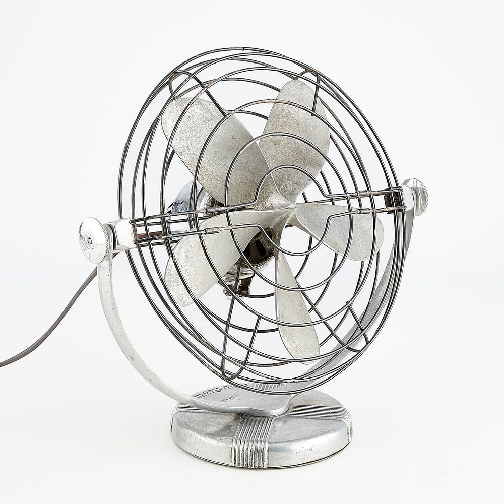 Lot 737: Vintage Roto-Beam Electric Desk Fan