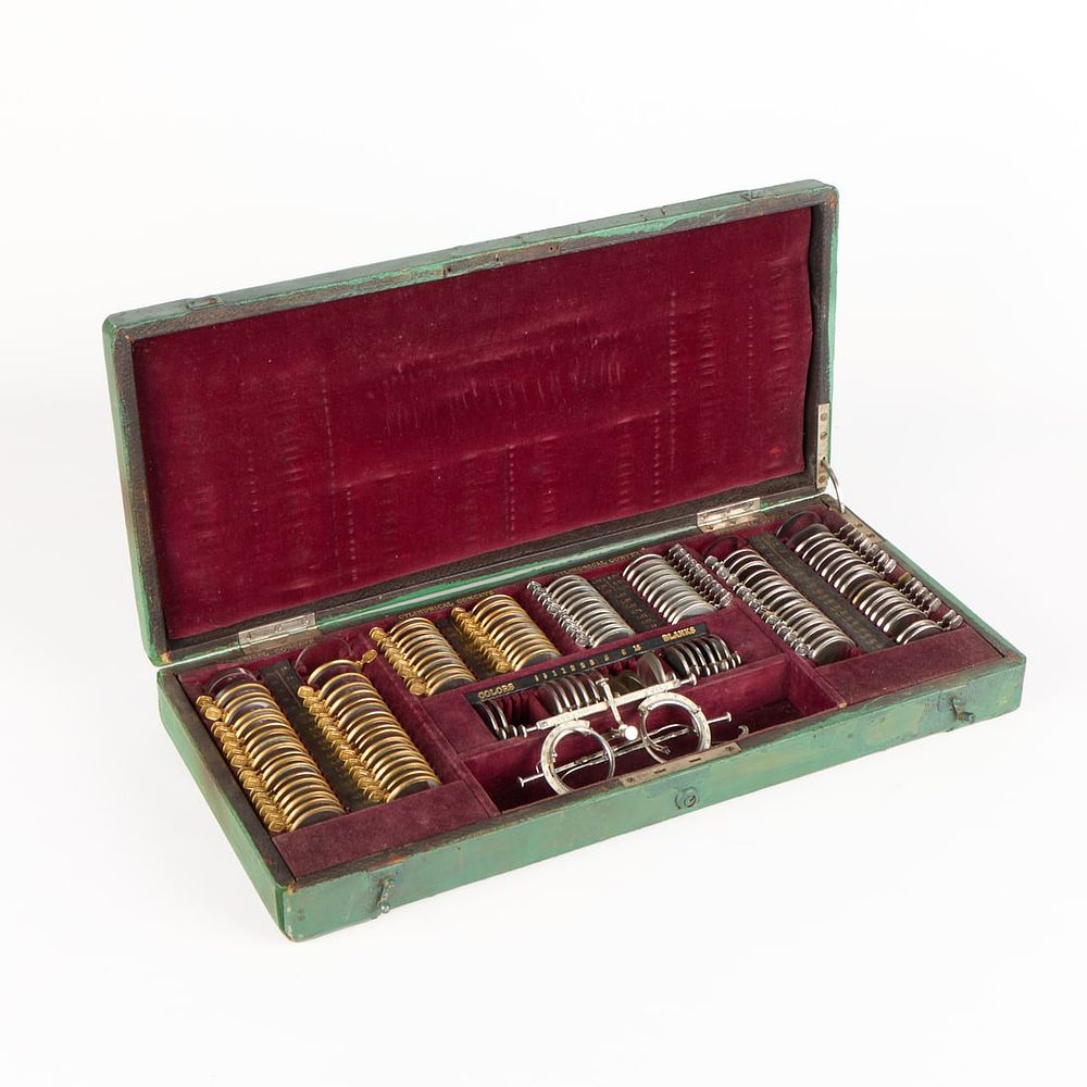 Lot 740: Antique American Optical Optometrist Trial Lens Set