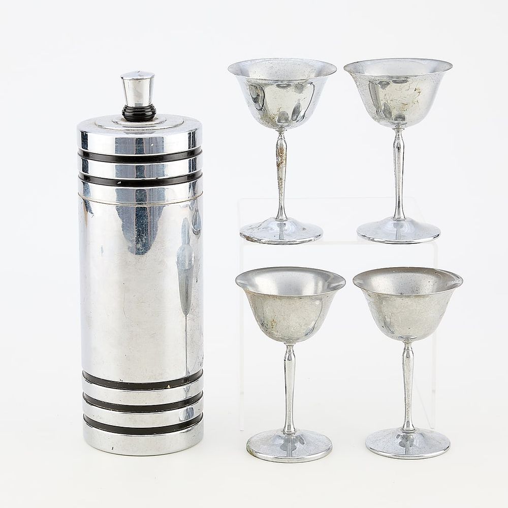 Lot 750: Chase "Gaiety" Cocktail Shaker & 4 Keystoneware Coupes