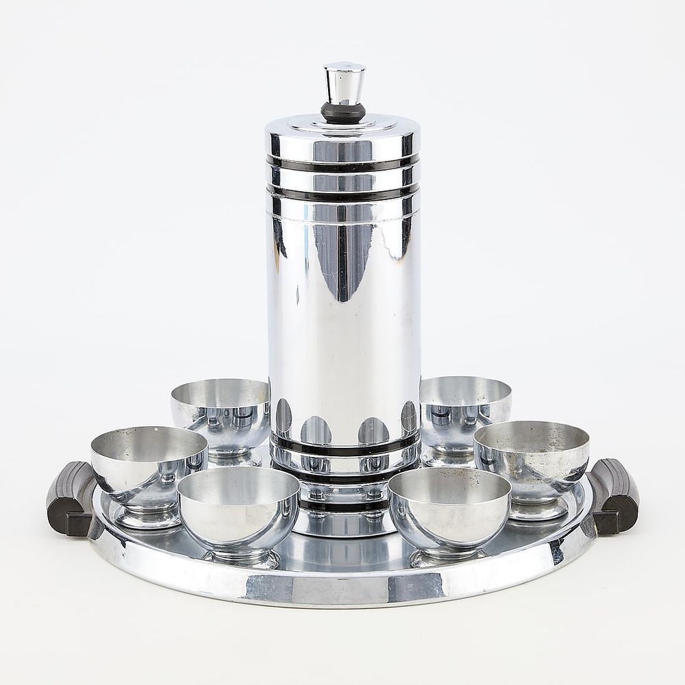 Lot 751: 8 Pc Chase Chrome "Gaiety" Cocktail Shaker Set
