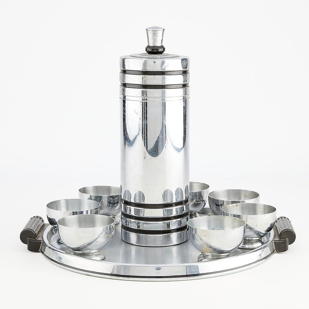 Lot 754: 9 Pc Chase "Gaiety" Polished Chrome Cocktail Set