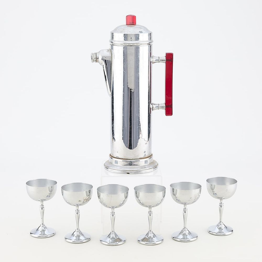 Lot 756: 7 Pcs Art Deco Chrome Cocktail Shaker Set