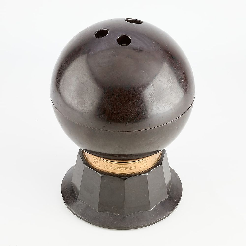 Lot 759: Art Deco Bowling Ball Liquor Decanter