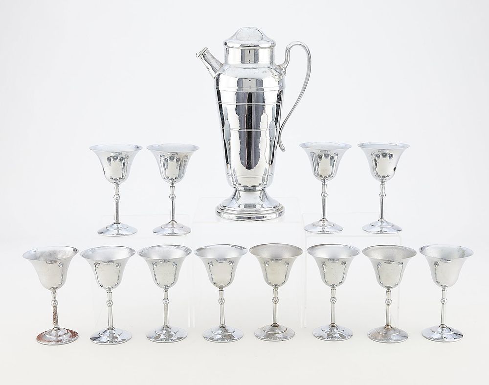 Lot 771: 13 Pc Art Deco Chrome Barware Set