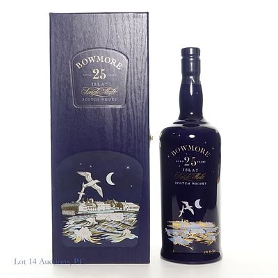 Bowmore 25 Year Islay Single Malt Scotch Ceramic. Bowmore Islay Single Malt Scotch Whisky, Aged 