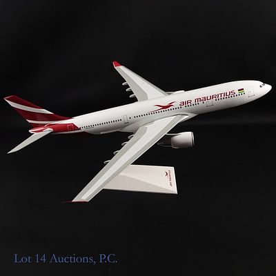 Airbus A300-200 Air Mauritius 1:100 Model Airplane. Airbus A300-200 1:100 scale model airplane. 