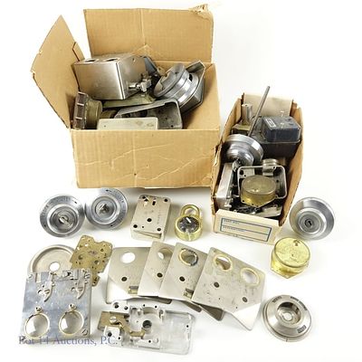 Safe Locks / Hardware Parts, Mechanisms. Large collection of safe locks and hardware. Measures 