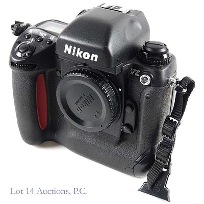 Nikon F5 35mm SLR Camera Body. Nikon F5 35mm film SLR camera body. S/N ****971.