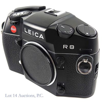 Leica R8 35mm Film SLR Camera Body. Leica R8 35mm film SLR camera body in black. S/N ****900.