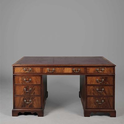 GEORGIAN STYLE MAHOGANY PEDESTAL DESK burgundy leather top above nine drawers opposed by 