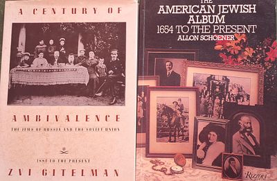 לוט 2: שני ספרי צילום יהודיים:
(1)the american jewish album 1654 to the present: Allon