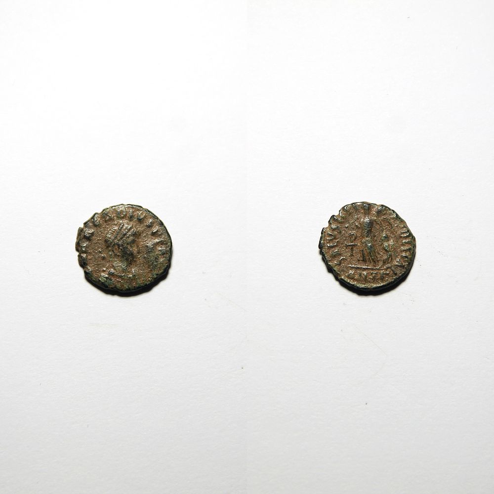 Follis - Arcadius (383-408 d.C.). Anverso: Busto diademado, drapeado e coura&ccedil;ado de 