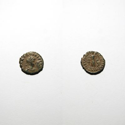 Follis - Arcadius (383-408 d.C.). Anverso: Busto diademado, drapeado e couraçado de Arcadius à 