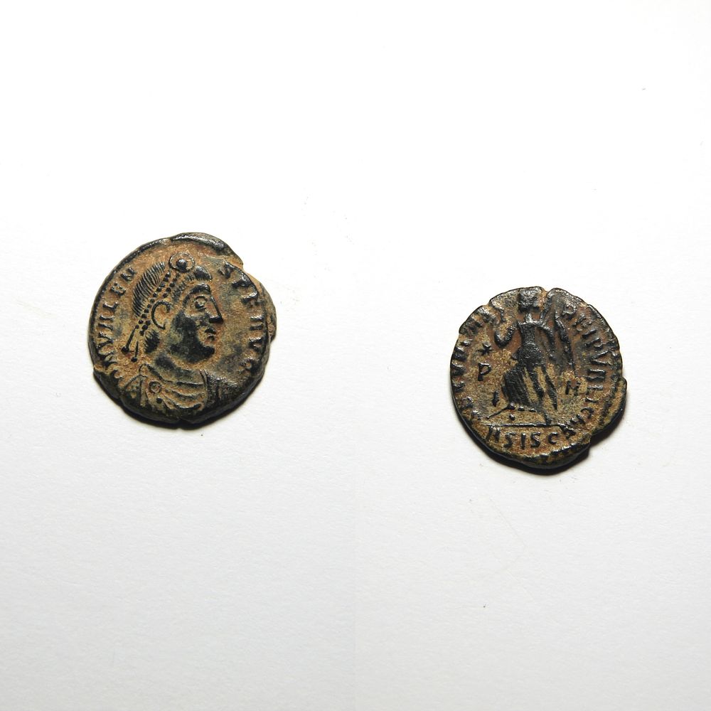 Follis - Valens (364-378 d.C.). Anverso: Busto diademado, drapeado e coura&ccedil;ado de Valens &agrave; 