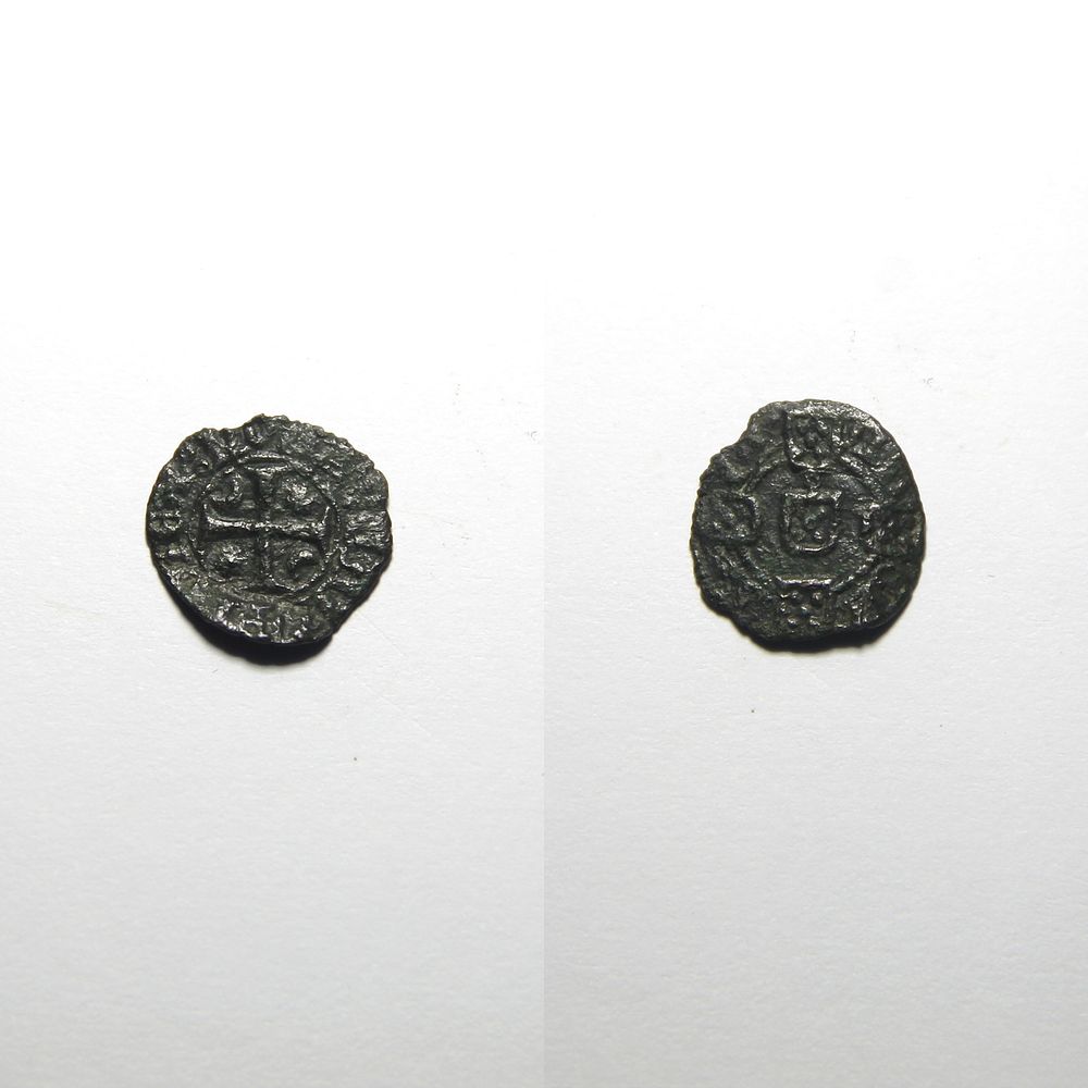 Dinheiro 01.01 - D. Fernando I (1367-1383). Cruz flordelisada com estrelas; arruela entre 