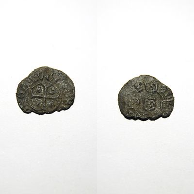 Dinheiro 01.01 - D. Fernando I (1367-1383). AG 01.01 - Arruela entre escudetes central e 