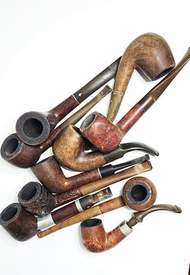 מקבץ 10 מקטרות שונות בגדלים שונים כולם חתומות ע"י מותגים שונים במצב מעולה (ניתן לראות בצילומים 