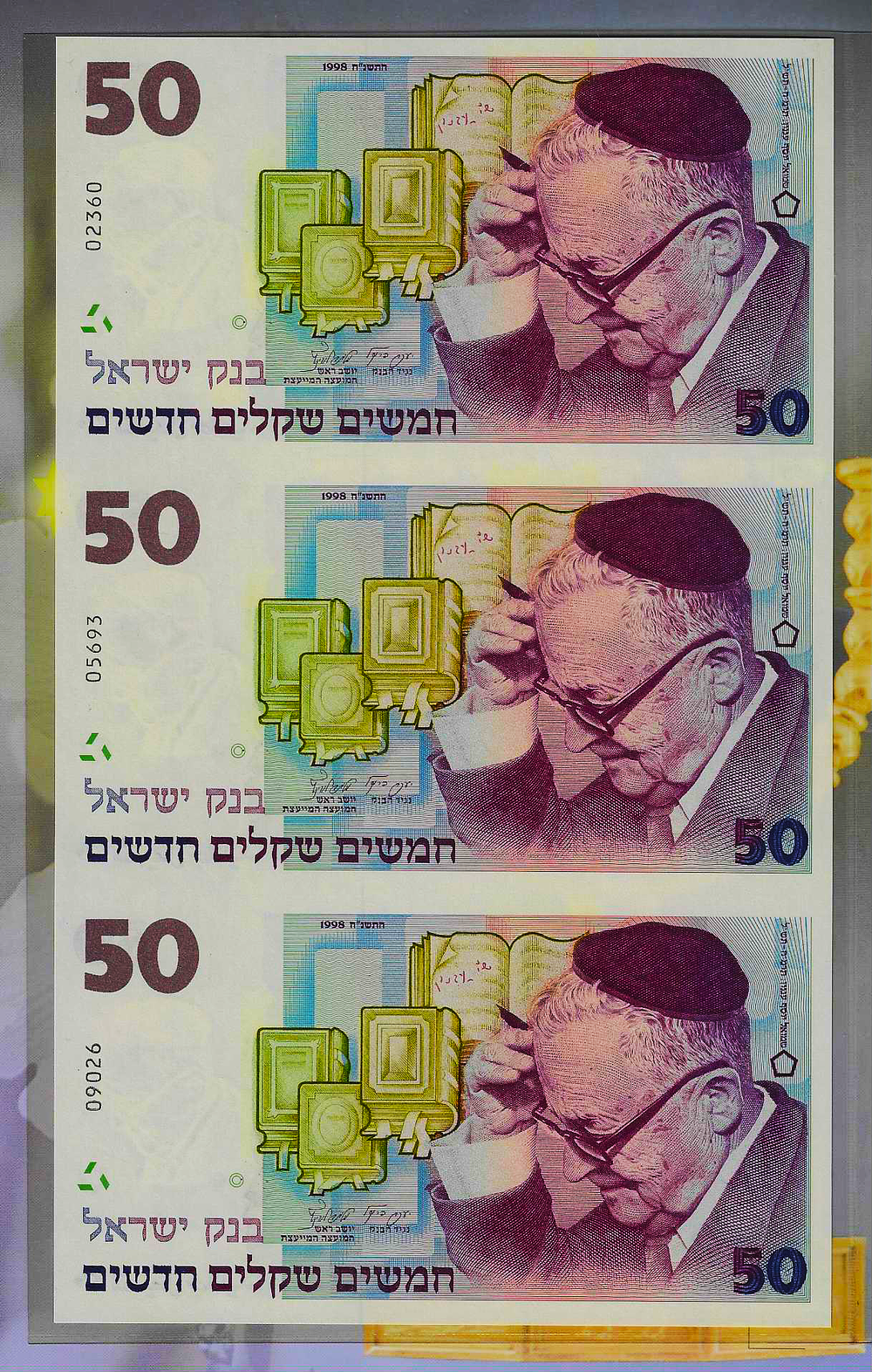 ישראל גליון זיכרון 3 שטרות מחוברים בעריך 50 שקלים "50 לישראל" משנת 1998 בתוך פולדר מקורי של בנק 
